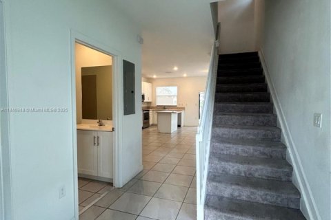 Townhouse in Miami, Florida 3 bedrooms, 123.37 sq.m. № 2012897 - photo 10