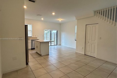 Townhouse in Miami, Florida 3 bedrooms, 123.37 sq.m. № 2012897 - photo 12