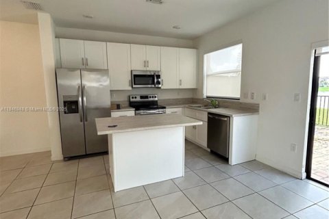 Townhouse in Miami, Florida 3 bedrooms, 123.37 sq.m. № 2012897 - photo 17