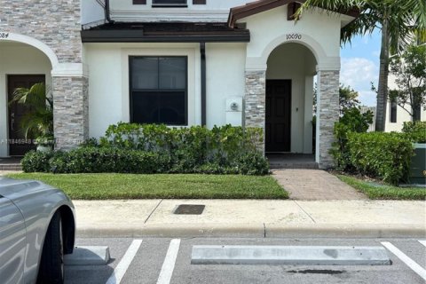 Townhouse in Miami, Florida 3 bedrooms, 123.37 sq.m. № 2012897 - photo 3