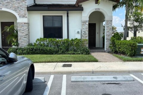 Townhouse in Miami, Florida 3 bedrooms, 123.37 sq.m. № 2012897 - photo 4
