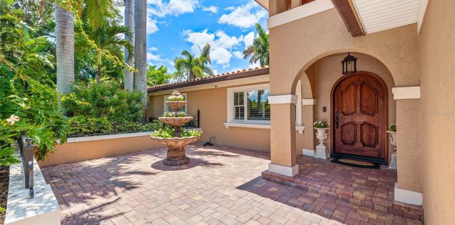 Casa en Saint Petersburg, Florida 5 dormitorios, 374.77 m2 № 2227182