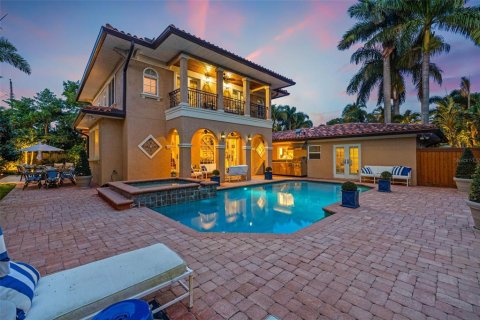 Casa en venta en Saint Petersburg, Florida, 5 dormitorios, 374.77 m2 № 2227182 - foto 5