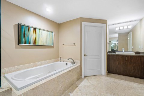 Condo in Boca Raton, Florida, 3 bedrooms № 2245527 - photo 26