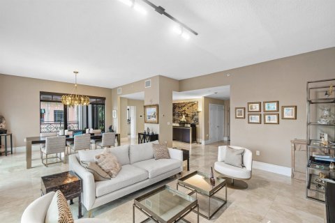 Condo in Boca Raton, Florida, 3 bedrooms № 2245527 - photo 2