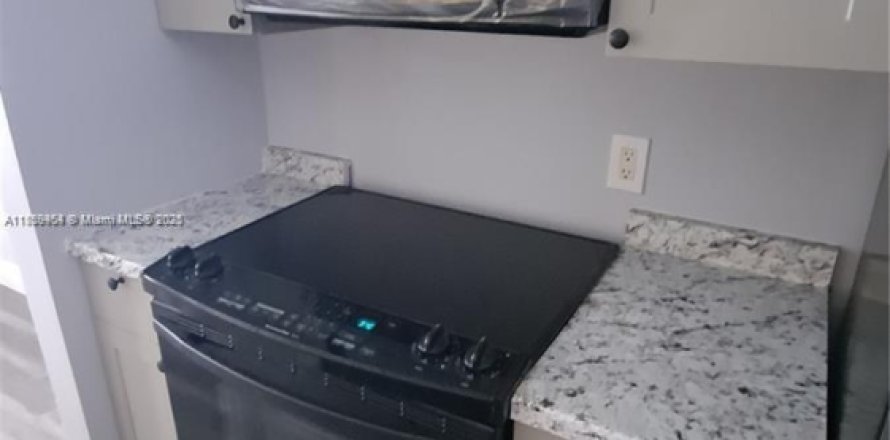 Condo in Tamarac, Florida, 1 bedroom № 1960651