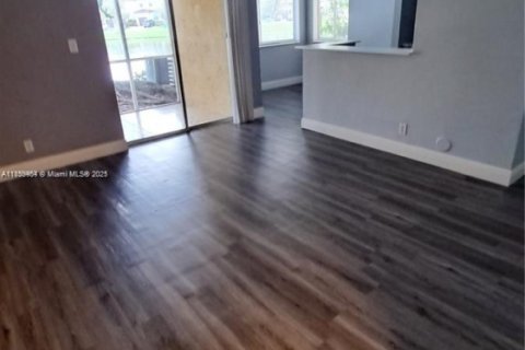 Condo in Tamarac, Florida, 1 bedroom № 1960651 - photo 6