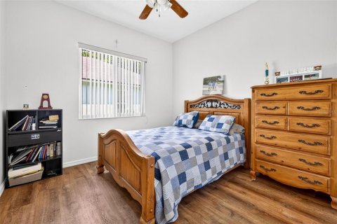 House in Tampa, Florida 3 bedrooms, 218.97 sq.m. № 2223205 - photo 19