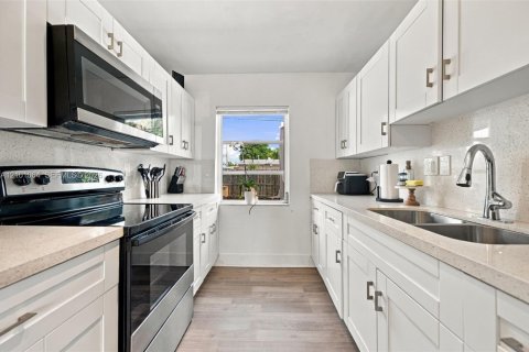 Villa ou maison à vendre à Pompano Beach, Floride: 3 chambres, 60.2 m2 № 2414325 - photo 10