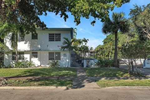 Condo à Miami, Floride, 1 chambre  № 2076347