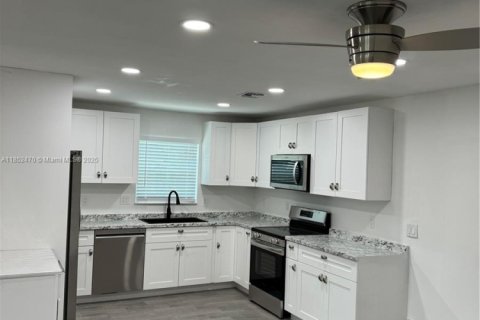 Casa en venta en Deerfield Beach, Florida, 3 dormitorios, 134.71 m2 № 1858851 - foto 15