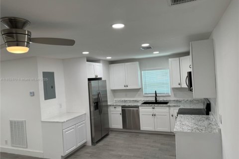 Casa en venta en Deerfield Beach, Florida, 3 dormitorios, 134.71 m2 № 1858851 - foto 14