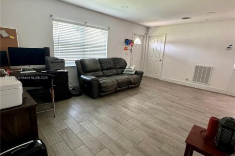 Casa en venta en Deerfield Beach, Florida, 3 dormitorios, 134.71 m2 № 1858851 - foto 2