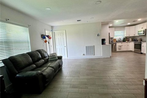 Casa en venta en Deerfield Beach, Florida, 3 dormitorios, 134.71 m2 № 1858851 - foto 8