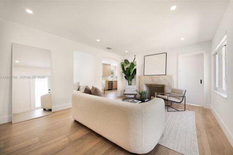 House in Miami, Florida 3 bedrooms, 119.38 sq.m. № 2066357 - photo 9