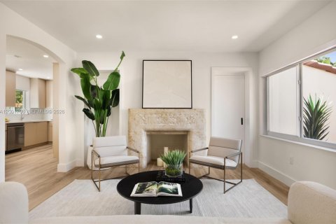 House in Miami, Florida 3 bedrooms, 119.38 sq.m. № 2066357 - photo 4