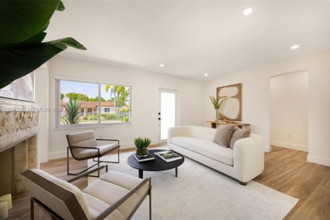House in Miami, Florida 3 bedrooms, 119.38 sq.m. № 2066357 - photo 6