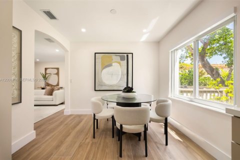 House in Miami, Florida 3 bedrooms, 119.38 sq.m. № 2066357 - photo 11