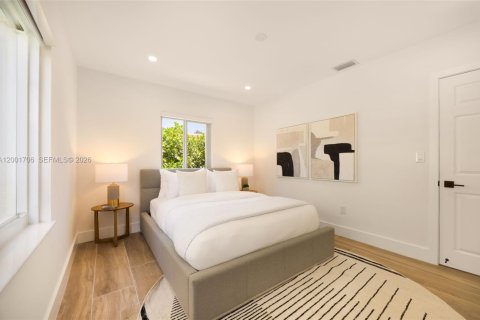 House in Miami, Florida 3 bedrooms, 119.38 sq.m. № 2066357 - photo 21