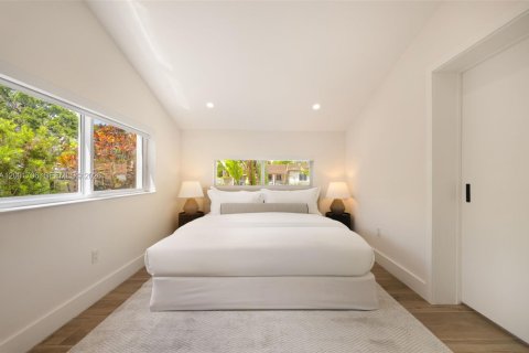 House in Miami, Florida 3 bedrooms, 119.38 sq.m. № 2066357 - photo 19