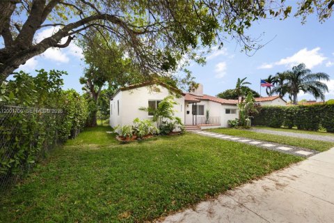 House in Miami, Florida 3 bedrooms, 119.38 sq.m. № 2066357 - photo 5