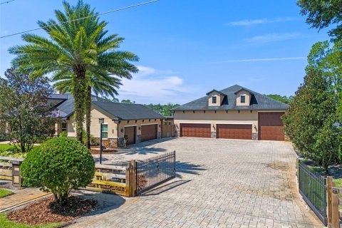 Villa ou maison à vendre à Chuluota, Floride: 4 chambres, 431.9 m2 № 1905814 - photo 1