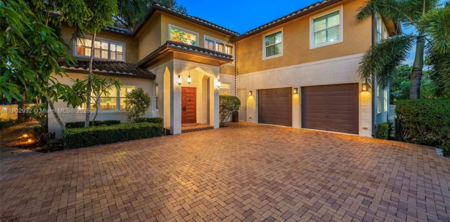 Villa ou maison à Fort Lauderdale, Floride 4 chambres, 350.33 m2 № 2081814