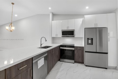 Купить виллу или дом в Бока-Ратон, Флорида 2 спальни, 117.24м2, № 1930430 - фото 7