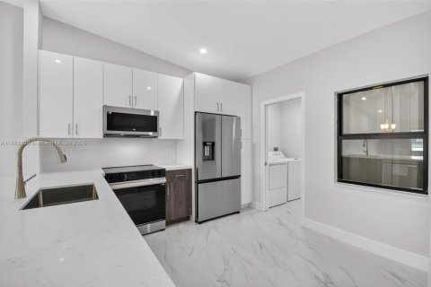 Купить виллу или дом в Бока-Ратон, Флорида 2 спальни, 117.24м2, № 1930430 - фото 15