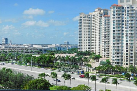 Condo in Aventura, Florida, 2 bedrooms  № 2002245 - photo 25