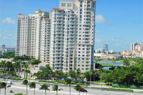 Condo in Aventura, Florida, 2 bedrooms  № 2002245 - photo 24