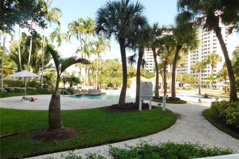 Condo in Aventura, Florida, 2 bedrooms  № 2002245 - photo 17
