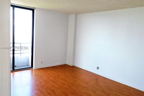 Condo in Aventura, Florida, 2 bedrooms  № 2002245 - photo 11