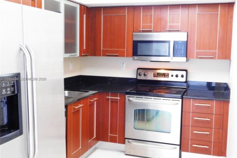 Condo in Aventura, Florida, 2 bedrooms  № 2002245 - photo 3