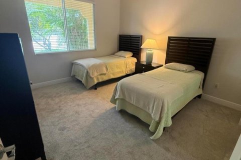 Condo in St. Lucie, Florida, 2 bedrooms № 2183060 - photo 8