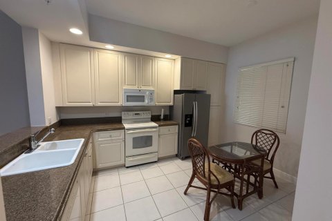 Condo in St. Lucie, Florida, 2 bedrooms № 2183060 - photo 3