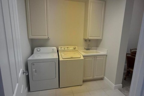 Condo in St. Lucie, Florida, 2 bedrooms № 2183060 - photo 9