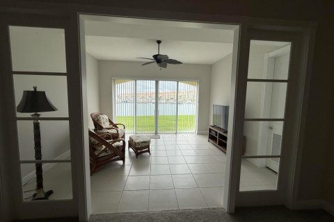 Condo in St. Lucie, Florida, 2 bedrooms № 2183060 - photo 10