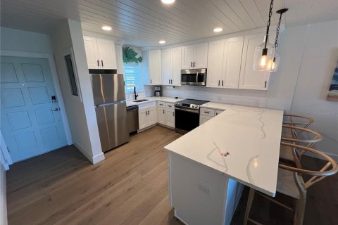 Condominio en alquiler en Saint Petersburg, Florida, 1 dormitorio, 69.68 m2 № 1914008 - foto 4