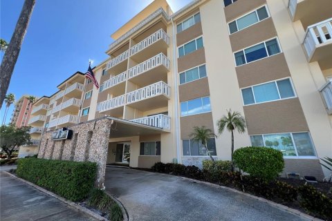 Condominio en alquiler en Saint Petersburg, Florida, 1 dormitorio, 69.68 m2 № 1914008 - foto 2