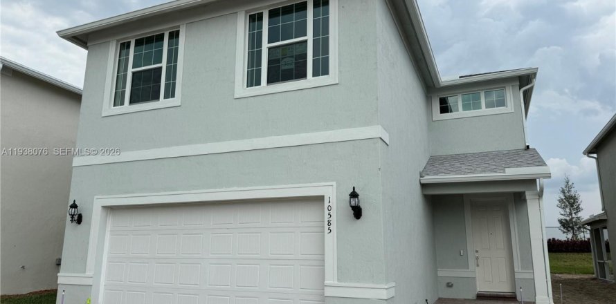 House in Port St. Lucie, Florida 5 bedrooms, 243.03 sq.m. № 1996394
