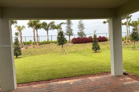 House in Port St. Lucie, Florida 5 bedrooms, 243.03 sq.m. № 1996394 - photo 19