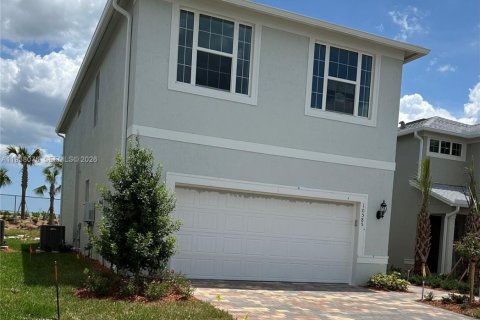 House in Port St. Lucie, Florida 5 bedrooms, 243.03 sq.m. № 1996394 - photo 2