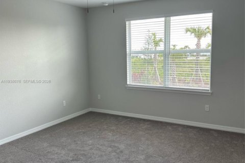 House in Port St. Lucie, Florida 5 bedrooms, 243.03 sq.m. № 1996394 - photo 6