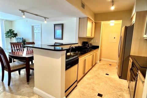Condo in Hallandale Beach, Florida, 2 bedrooms  № 1868372 - photo 16