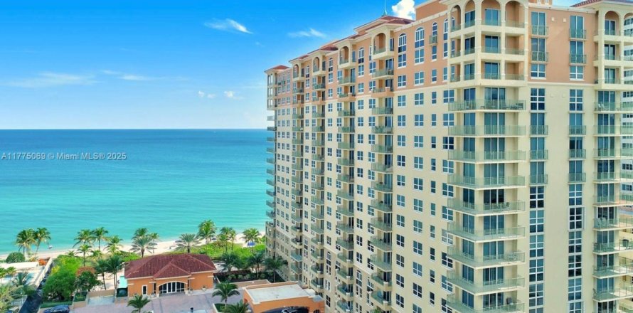Condo in Hallandale Beach, Florida, 2 bedrooms  № 1868372
