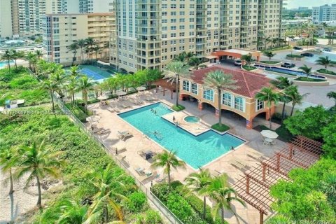Condo in Hallandale Beach, Florida, 2 bedrooms  № 1868372 - photo 19
