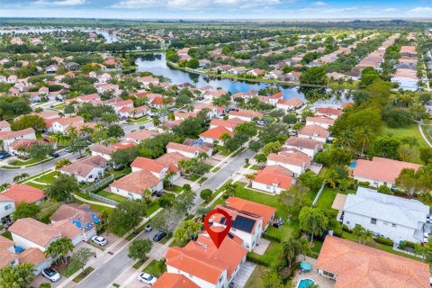 House in Miramar, Florida 3 bedrooms, 109.44 sq.m. № 1892222 - photo 13