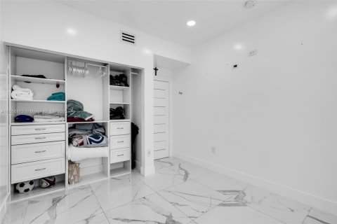 House in Miramar, Florida 3 bedrooms, 109.44 sq.m. № 1892222 - photo 30
