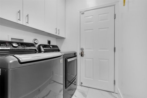 House in Miramar, Florida 3 bedrooms, 109.44 sq.m. № 1892222 - photo 27